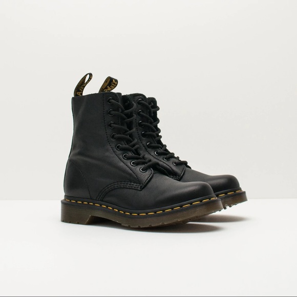 Dr. Martens Shoes - DR. MARTENS BOOTS PASCAL 8-EYE VIRGINIA BLACK 13512